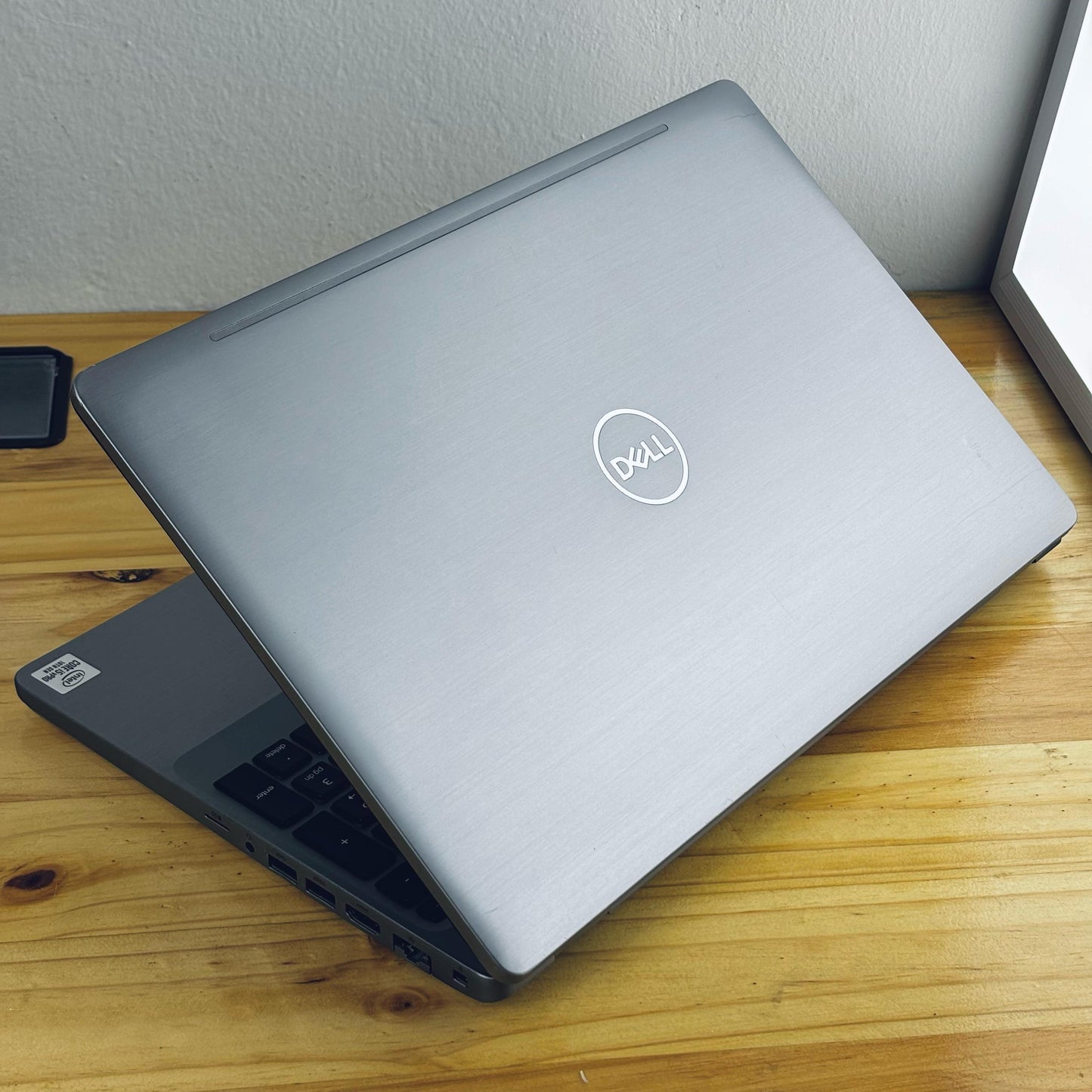 Dell Latitude 5510 Core i5-10310U 15.6″ FHD 8GB RAM 512GB SSD Windows 11 Pro Laptop