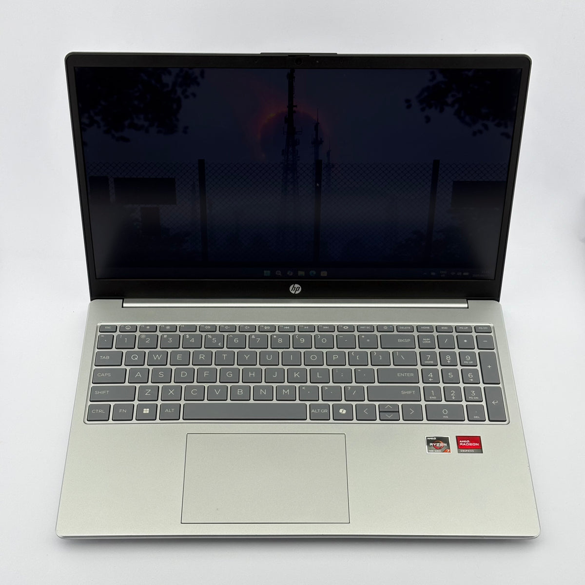 HP 15 AMD Ryzen 7 7730U 16GB RAM 512GB SSD 15.6" FHD Win 11 Home